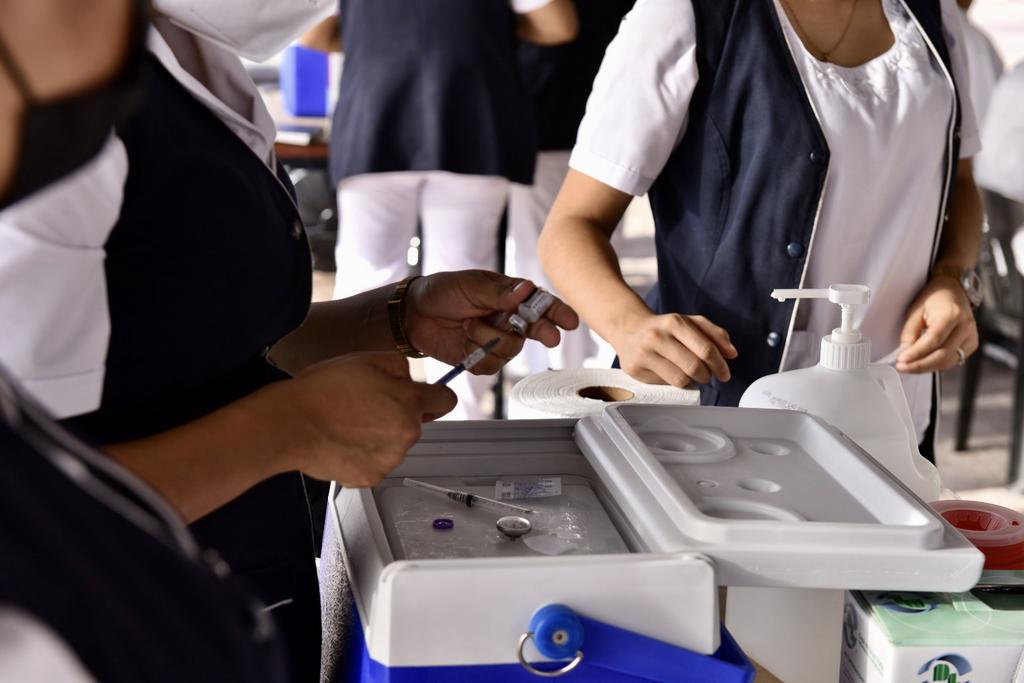 En módulo del Hospital General de Torreón, aplican mil 620 vacunas antiCOVID a personal de salud de La Laguna