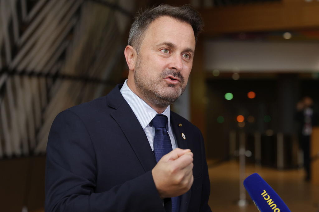 Primer ministro de Luxemburgo da positivo a COVID tras participar en cumbre de UE