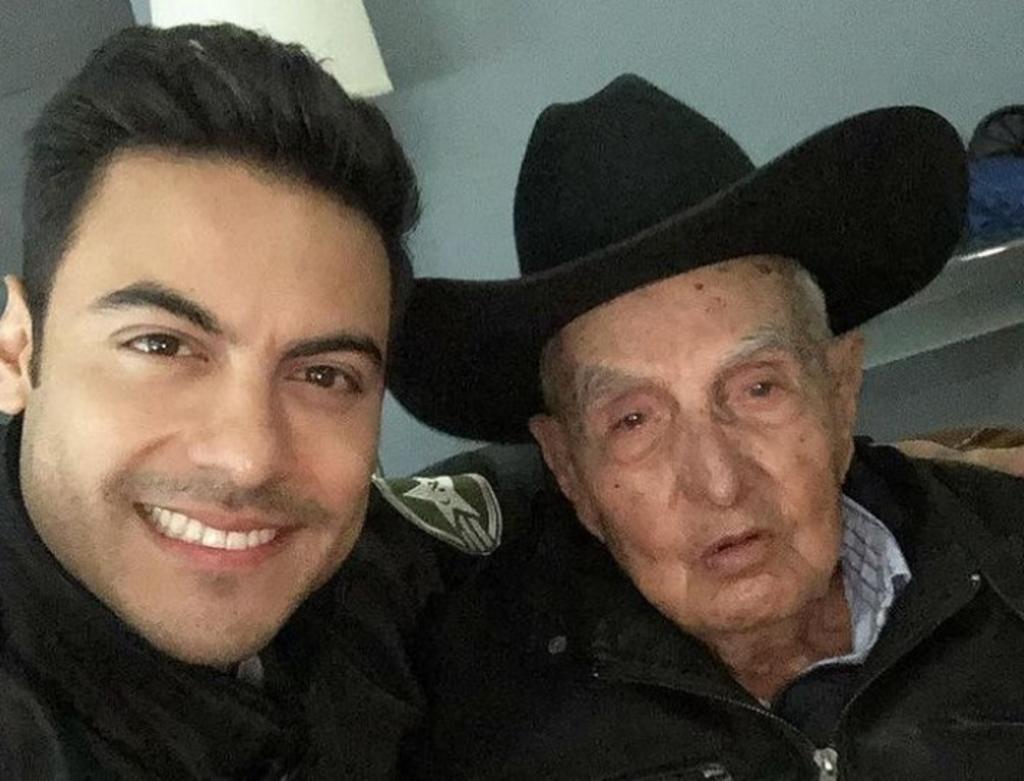 Carlos Rivera comparte su dolor al anunciar fallecimiento de su abuelito