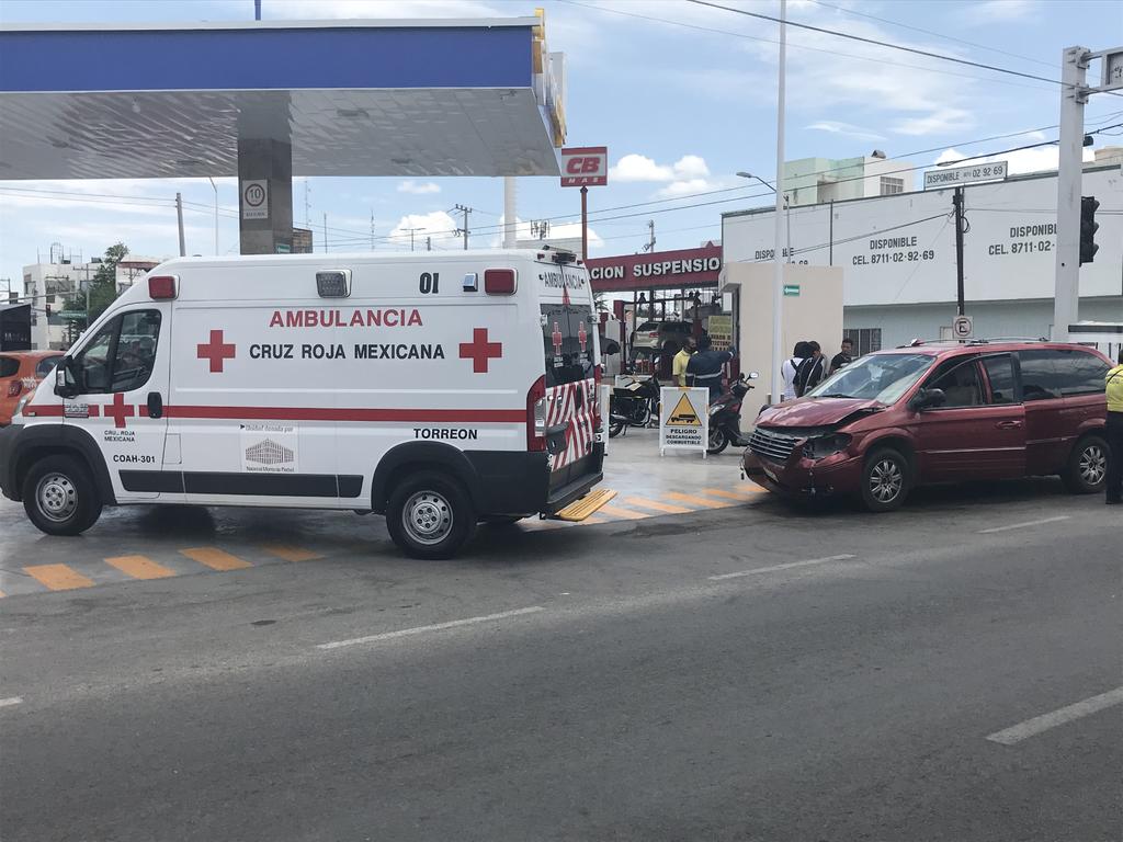 Accidente vial en la zona Centro de Torreón deja una octogenaria lesionada