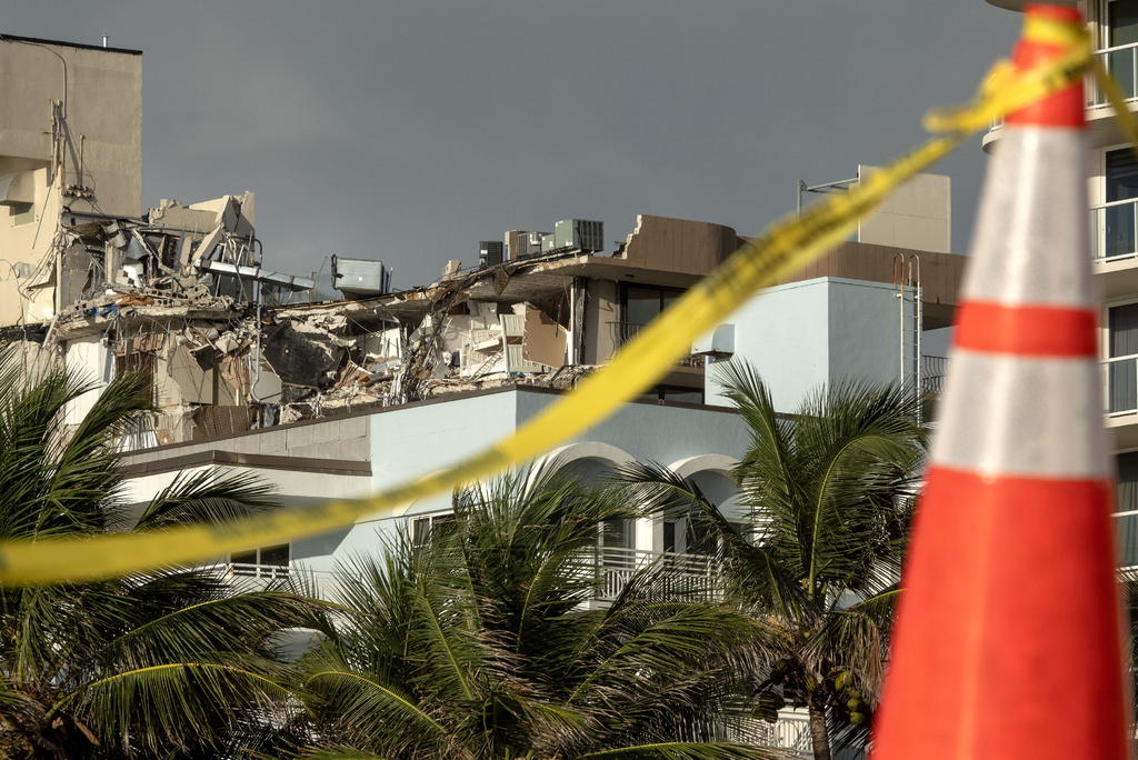 Nuevas cifras del derrumbe en Miami indican 10 muertos y 151 desaparecidos