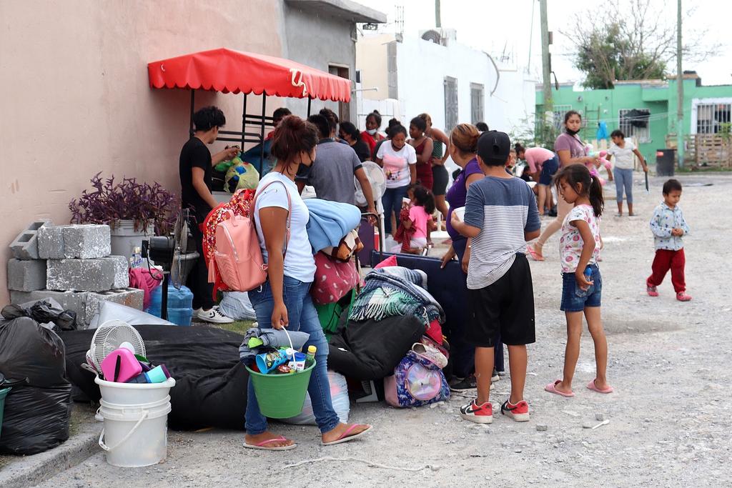 Familias migrantes sobrepasan la capacidad de albergues en Matamoros