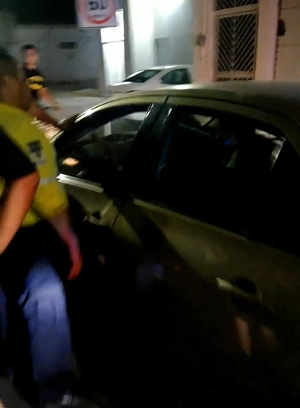 Conductor 'les echa el carro' a  grupo de patinadores durante rodada en Torreón