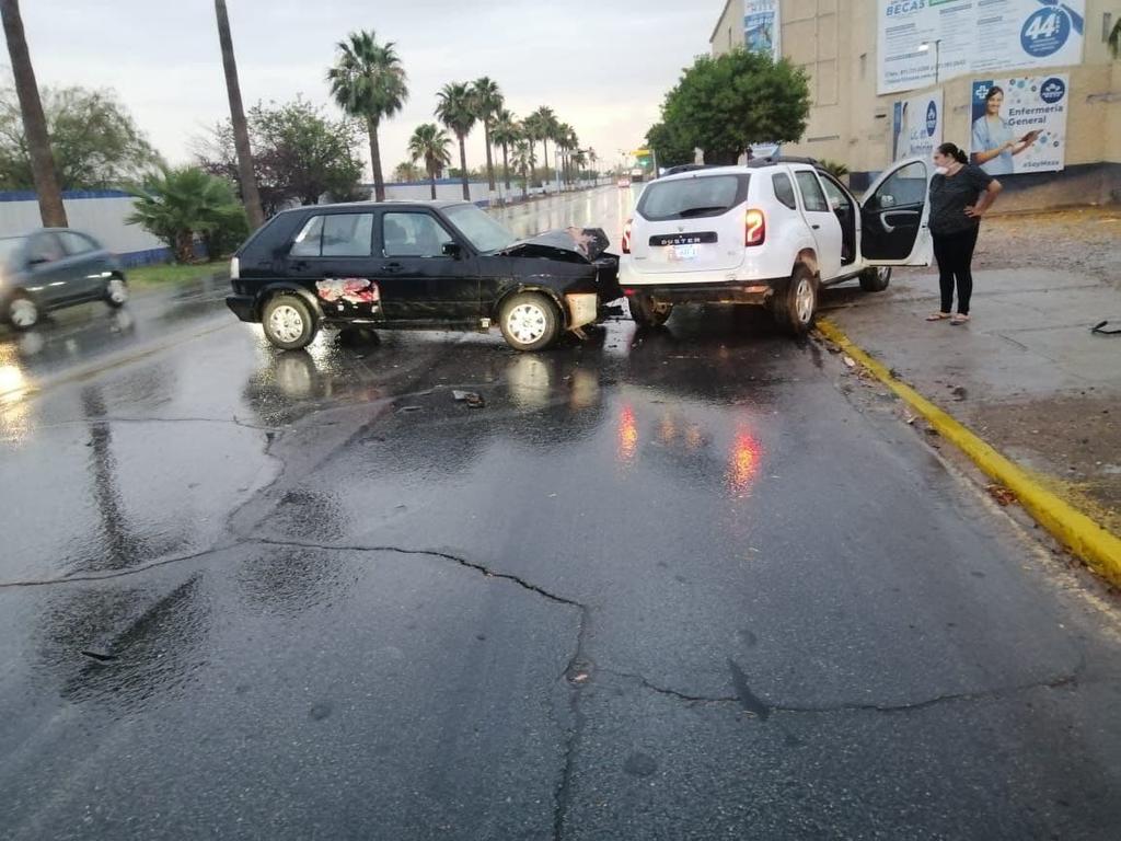 Niña de un año resulta lesionada en choque sobre la calzada Ávila Camacho en Torreón