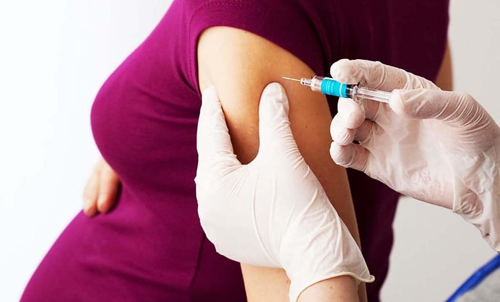 ¿Las vacunas antiCOVID provocan infertilidad? Expertos desmienten rumores