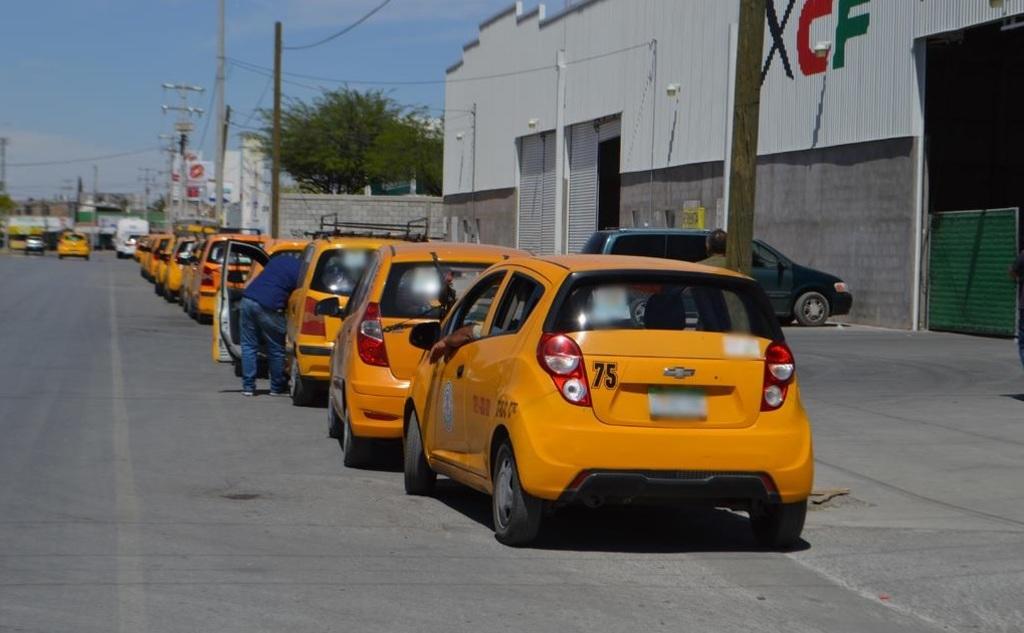 Taxistas anuncian manifestación y paro de labores en Saltillo