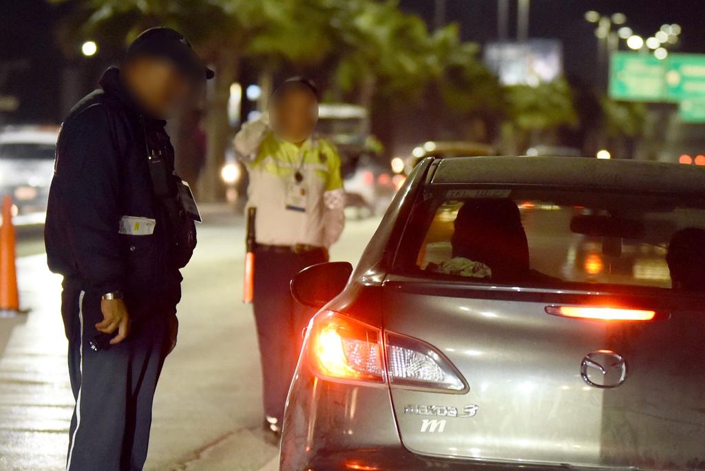 En arranque de operativo Alcoholímetro, un total de 17 personas fueron detenidas en Torreón por conducir ebrias