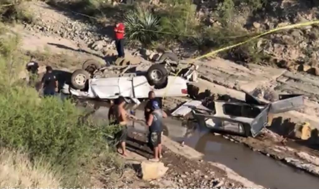 Dos personas pierden la vida tras volcadura en carretera de Saltillo