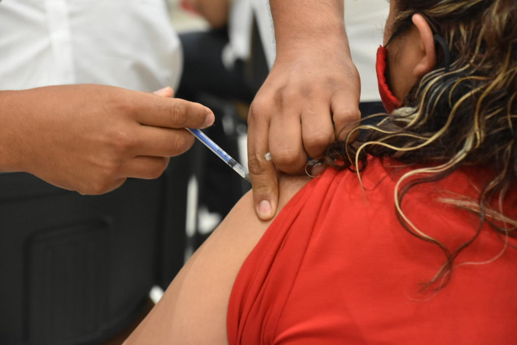 El Cefereso 14 de Gómez Palacio recibe vacunas antiCOVID para mayores de 40 años