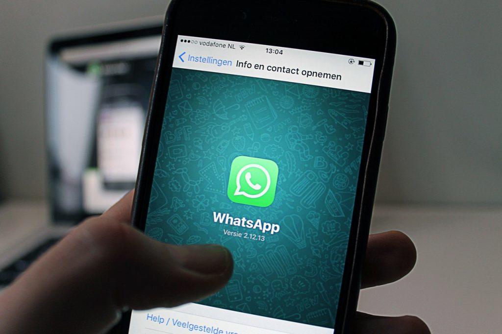 ¿Cómo limpiar WhatsApp para evitar que se sature?