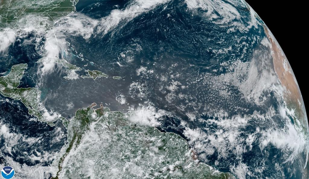 Florida está en alerta por la tormenta tropical 'Elsa'; complica la búsqueda de víctimas del edificio derrumbado
