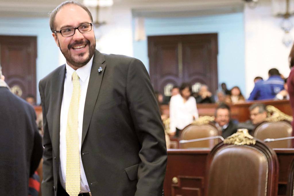 Diputado Mauricio Toledo evita desafuero por voto en abstención
