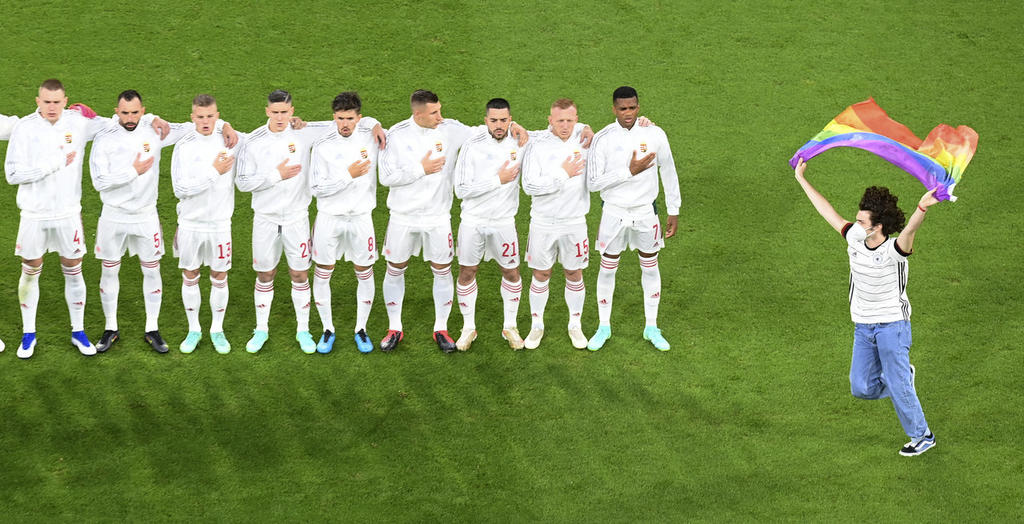 UEFA sanciona a Hungría por comportamiento discriminatorio de sus aficionados en la EURO 2020