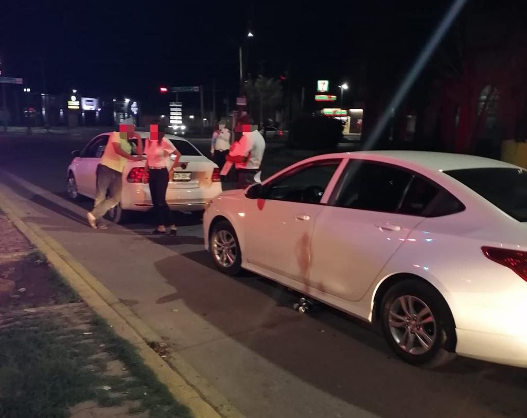 Conductor abandona su vehículo  tras provocar choque en el fraccionamiento Santa María de Torreón