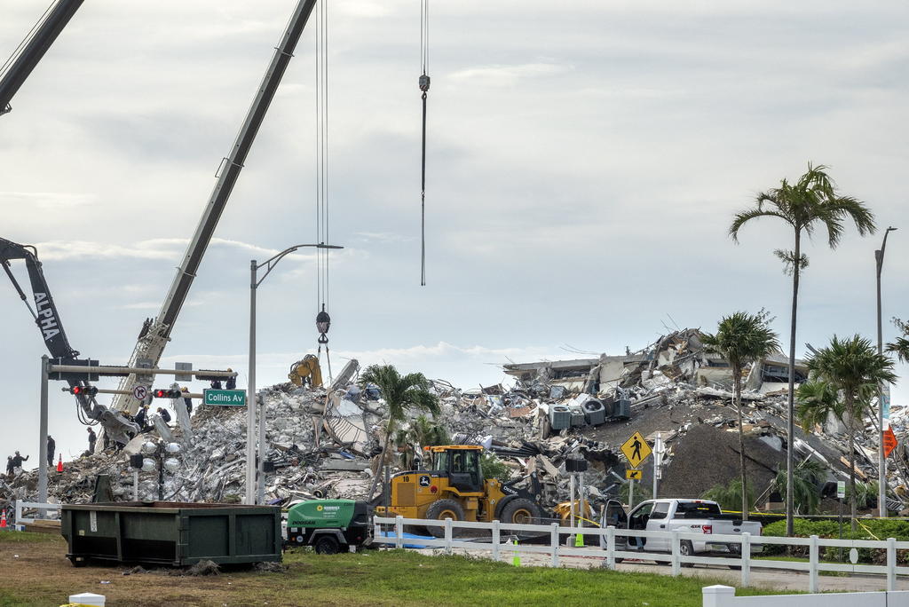 Sube a 90 el número de muertos por derrumbe de edificio en Miami-Dade