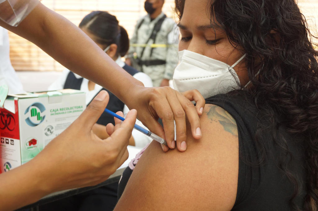 Anuncian fecha para vacunar contra COVID a mayores de 18 años en zona fronteriza de Coahuila