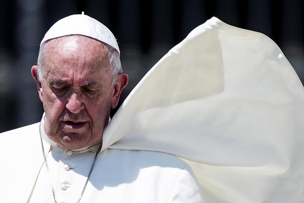 El papa Francisco pasará unos días más en Roma tras su operación
