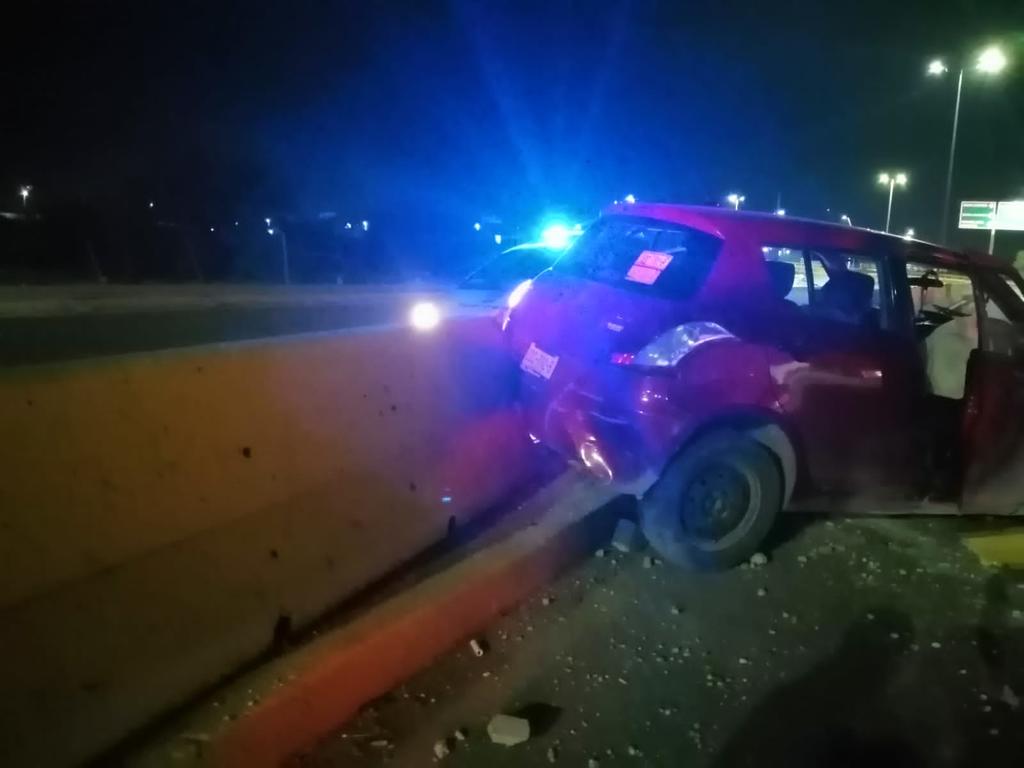 Abandonan vehículo tras fuerte accidente frente al fraccionamiento El Secreto de Torreón