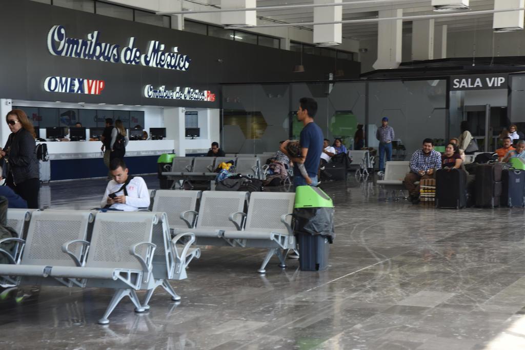 Aeropuerto y central de autobuses de Torreón refuerzan medidas sanitarias ante COVID-19