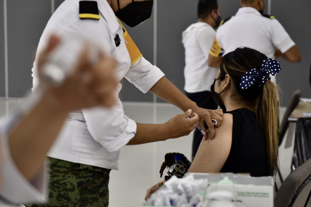 Autoridades alistan vacunación contra COVID para jóvenes de 18 a 29 años de edad en Saltillo