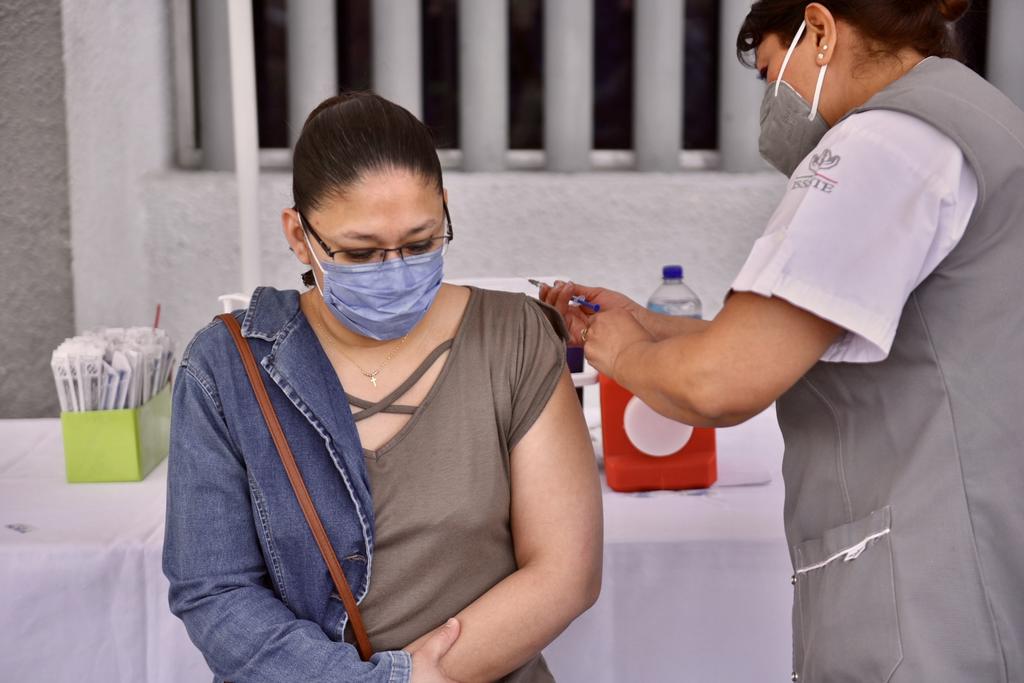 Torreón recibe mínimo cargamento de vacunas antiCOVID y son para personal de salud