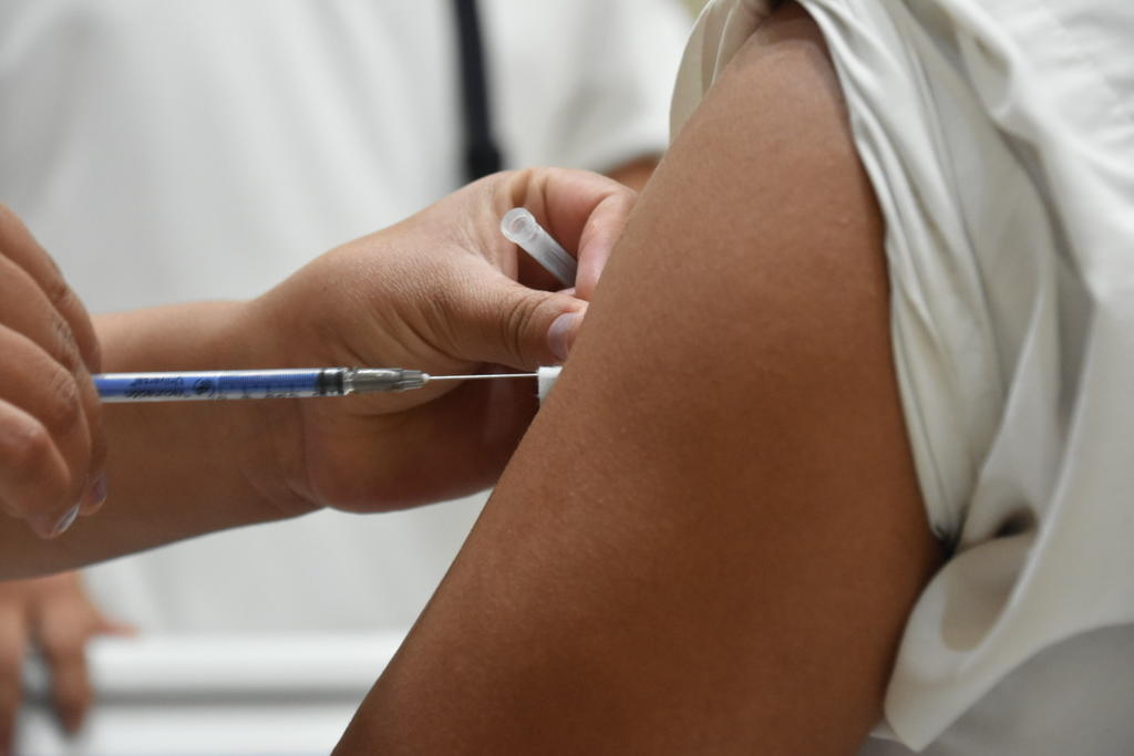 Atenderán a mayores de 18 años con vacuna antiCOVID en dos municipios de Durango