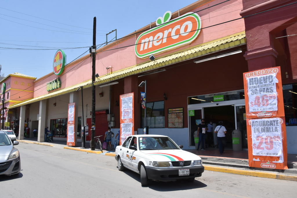 Taxistas 'piratean' clientes de bases ajenas en Monclova