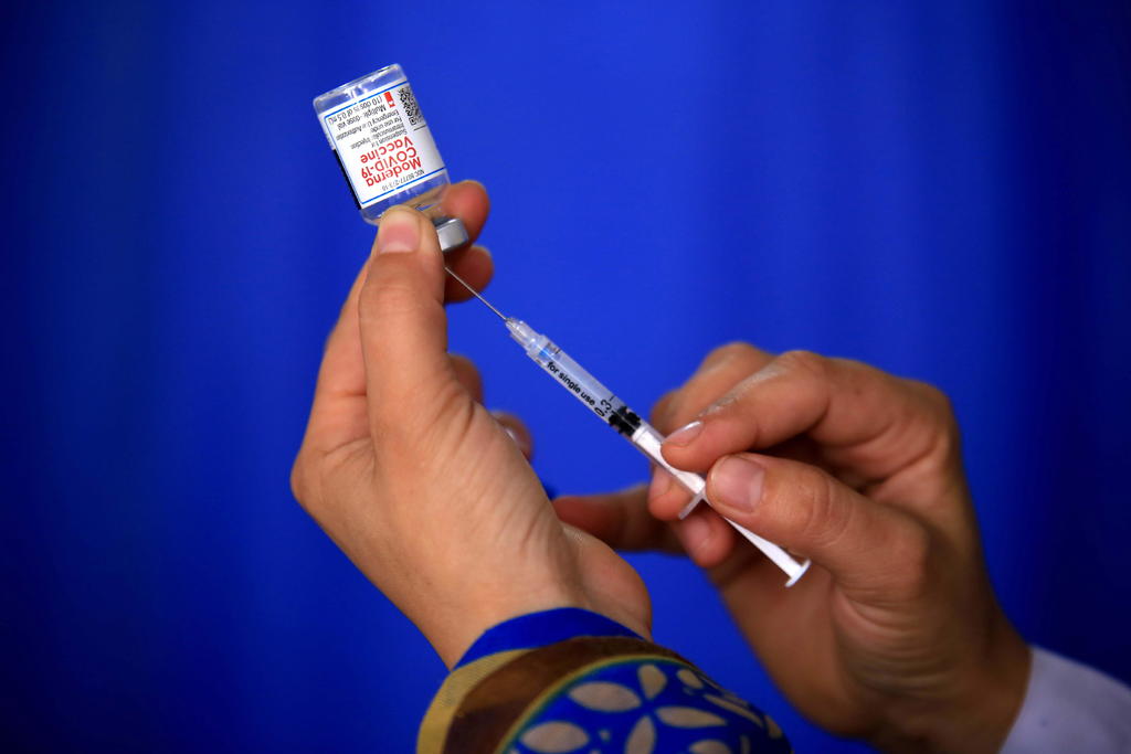 Ebrard anuncia que 'muy pronto' se aprobará vacuna contra COVID de Moderna