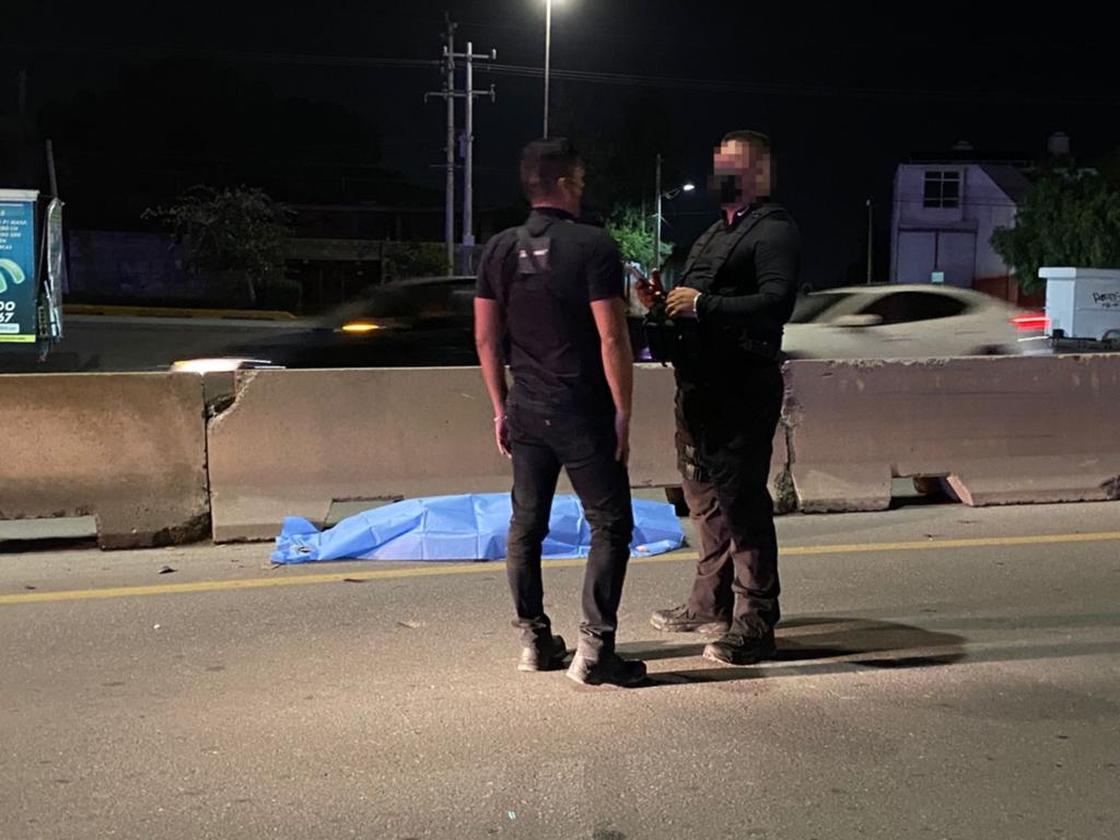 Hombre escapa de policías y muere atropellado en Saltillo