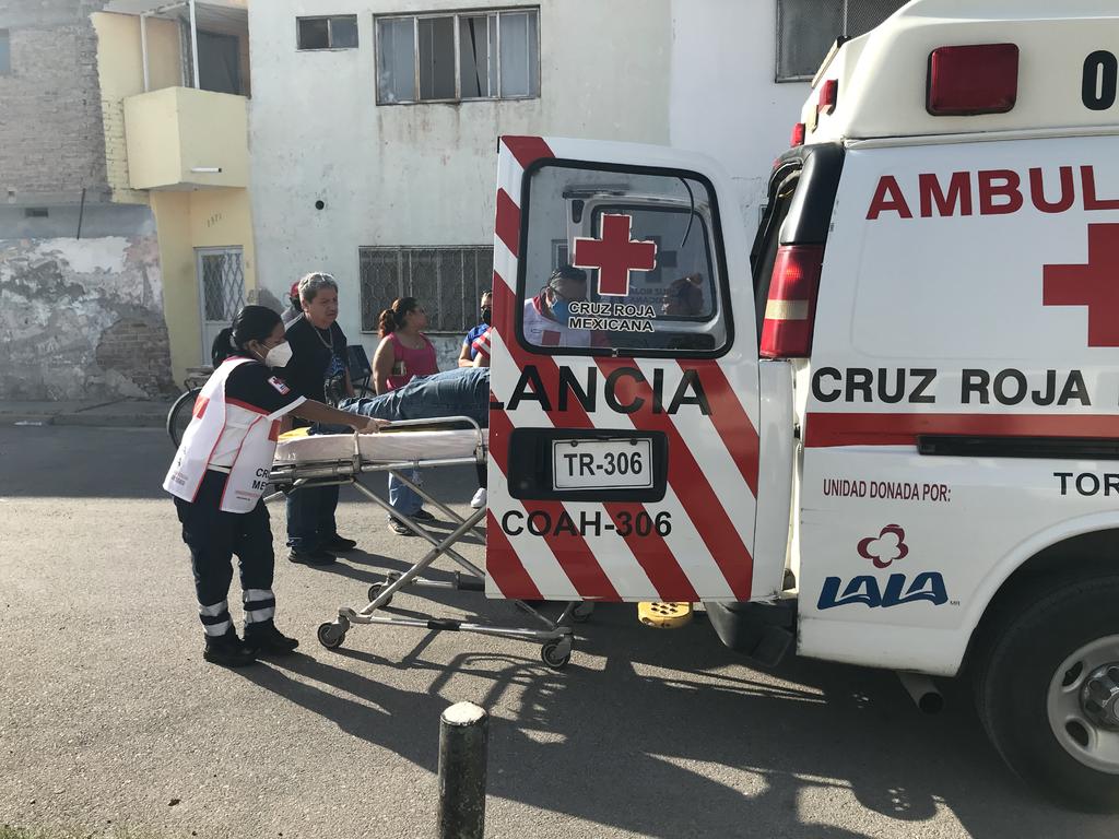 Joven motociclista es arrollado en la colonia El Arenal de Torreón y el responsable huye