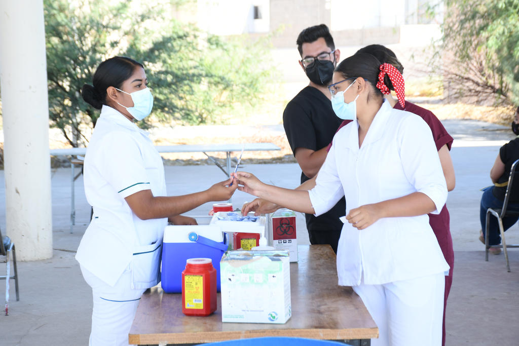 Coahuila busca 'estrategia' para acelerar vacunación contra COVID entre jóvenes