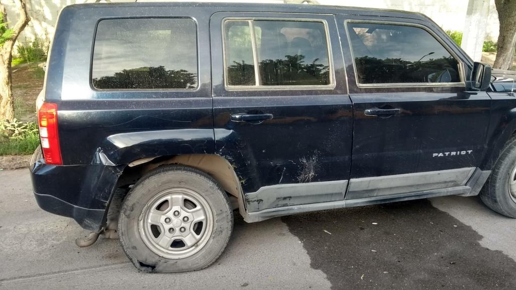 Vehículo intenta realizar maniobra de retorno en la Ciudad Industrial de Torreón y provoca accidente