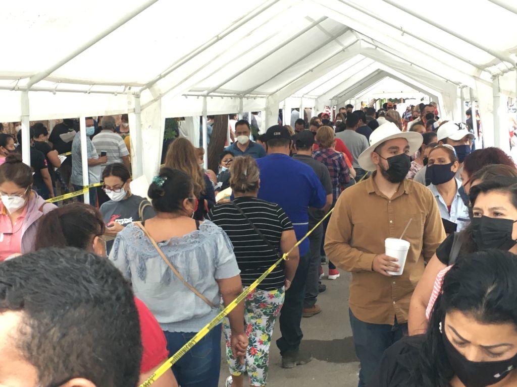 Centro Comunitario de Peñoles de Torreón registra alta demanda de vacunación antiCOVID