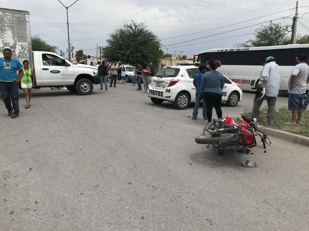 Camión de carga arrolla en Torreón a cuatro integrantes de una familia que viajaban en motocicleta