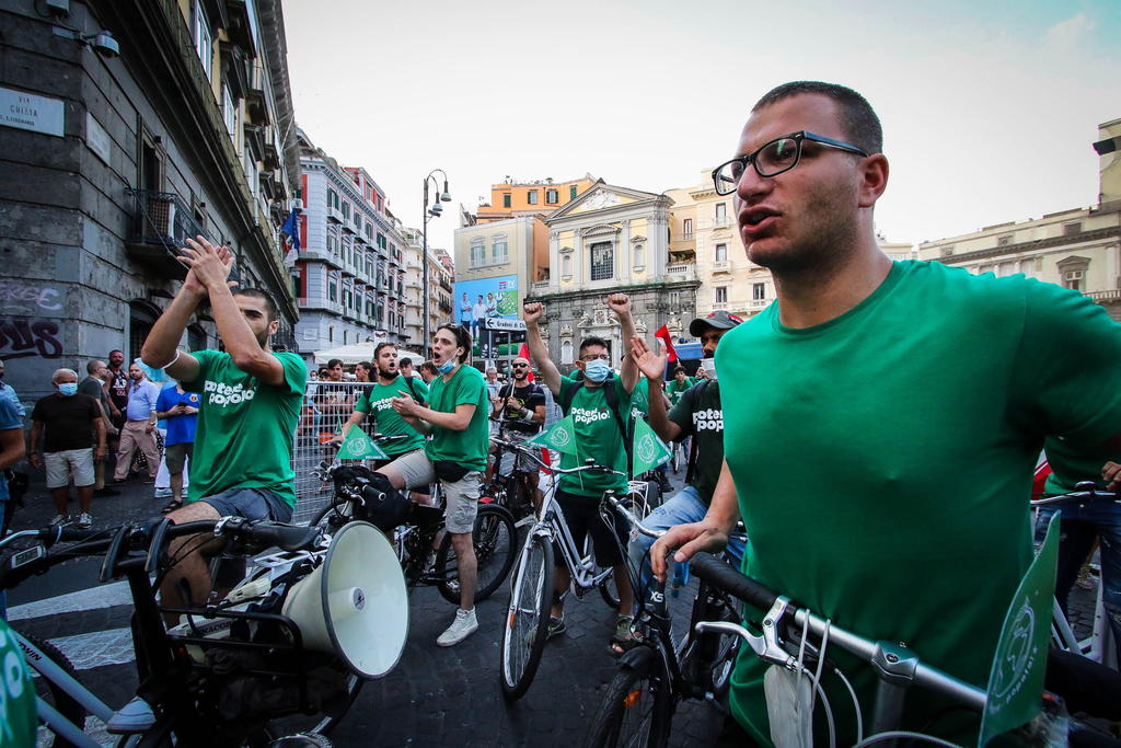 Unas mil personas protestan en Nápoles contra el G20 y a favor del planeta
