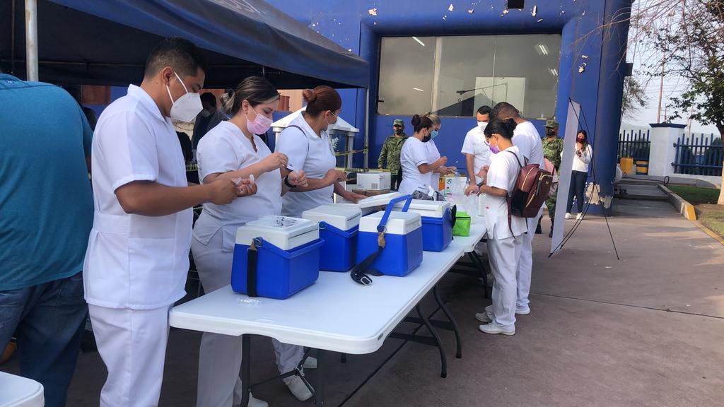 Maestros de región Centro de Coahuila exigen cambiar vacuna Cansino por Pfizer
