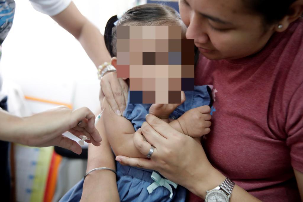 Contra rubéola, Sarampión y Parotiditis vacunan a niños en Saltillo