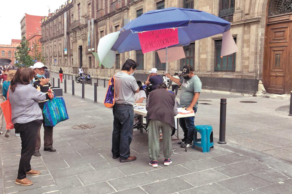 Promotores de consulta popular en México piden información personal