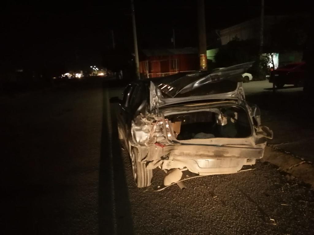 Conductor ebrio choca con auto estacionado en Torreón; lesiona a dos menores 