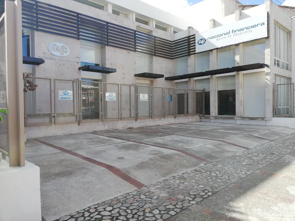 Pese a vacunación y semáforo en verde, personal de Nacional Financiera en Torreón sigue en home office; oficinas están vacías