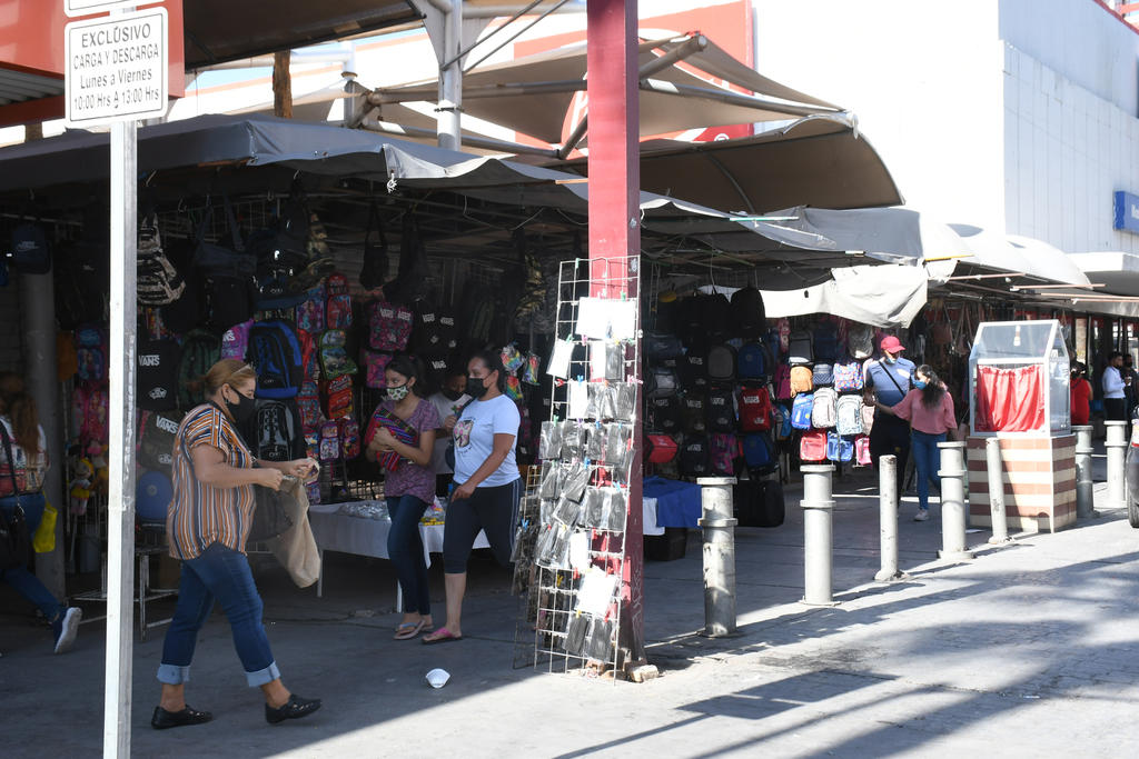 Extensión indebida de locales persiste en calles Cepeda y Valdés Carrillo de Torreón