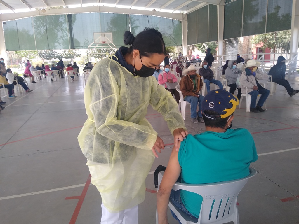 La vacunación contra el COVID-19 para 18 años y más inicia en Francisco I. Madero