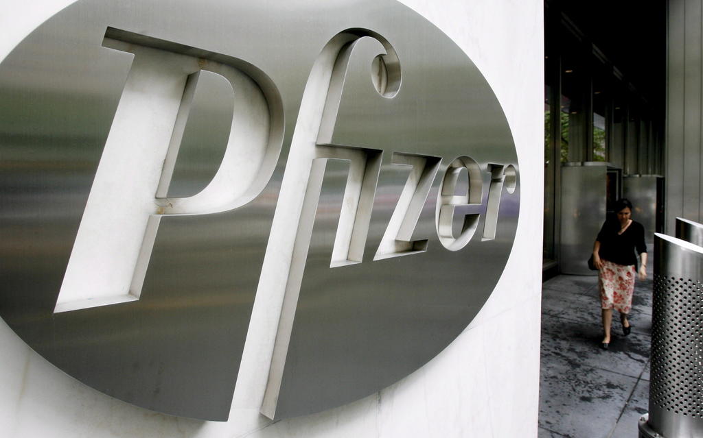 Pfizer prevé ingresar 33,500 millones de dólares este año gracias a su vacuna contra el COVID-19