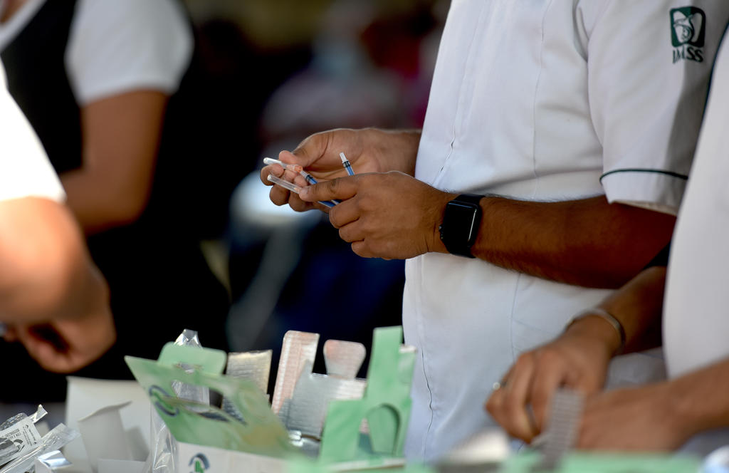 Certificados de vacunación COVID serán 'en un futuro lejano', aclara gobernador de Coahuila