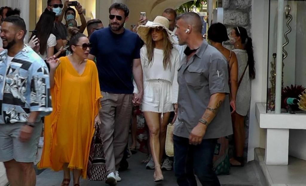 Jennifer Lopez y Ben Affleck pasean de la mano en Italia