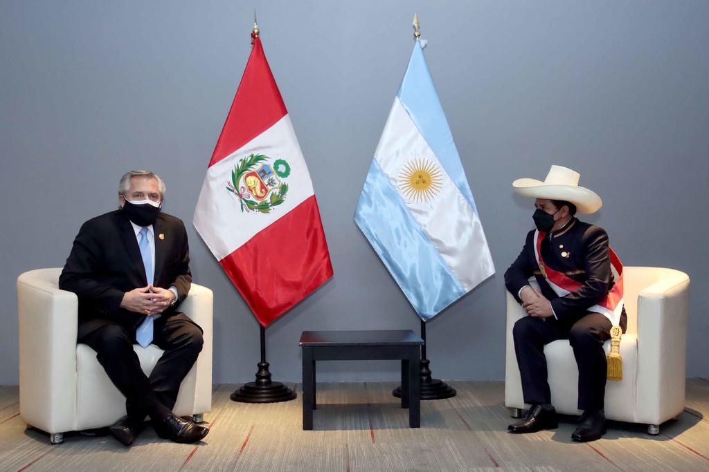 El presidente argentino está en aislamiento preventivo tras la toma de posesión del presidente de Perú
