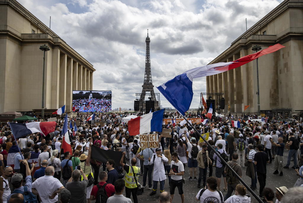 El Gobierno francés despliega a la policia en París por las protestas contra el pase sanitario