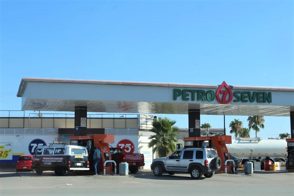 Sujeto se lleva 30 mil pesos tras asalto en gasolinera de la colonia Valle del Nazas en Torreón