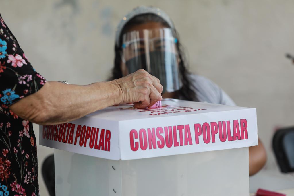 Ciudadanos de todas las edades acuden a votar a Consulta Popular en Edomex