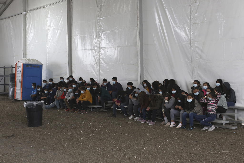 ICE asumirá casos de migrantes por saturación en centros fronterizos de Estados Unidos
